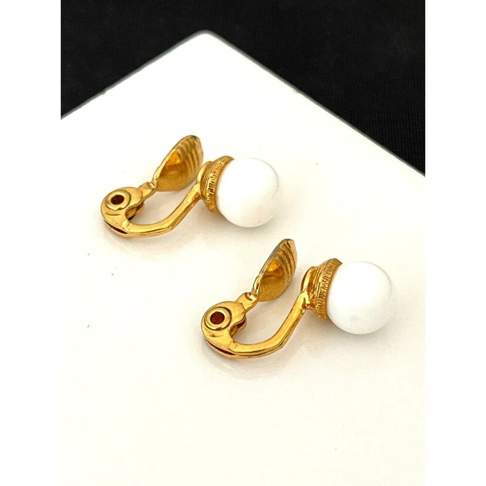 Vintage 1980s Trifari Clip Earrings Gold Tone White Bead - 1E